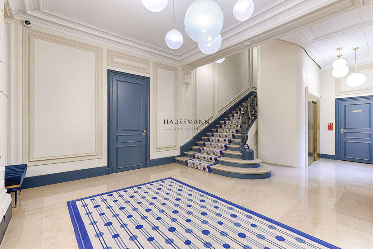 Appartement à PARIS-8E