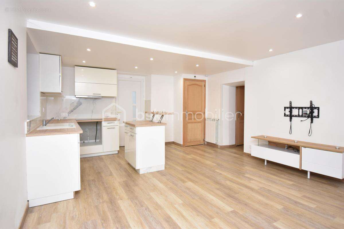 Maison à BERNAY-VILBERT