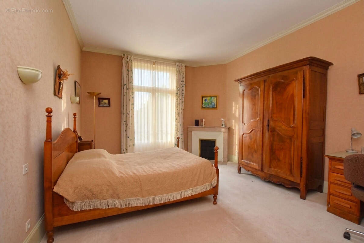 Appartement Le Puy En Velay 5 pièce(s) 207 m² + grand garage - photo 8