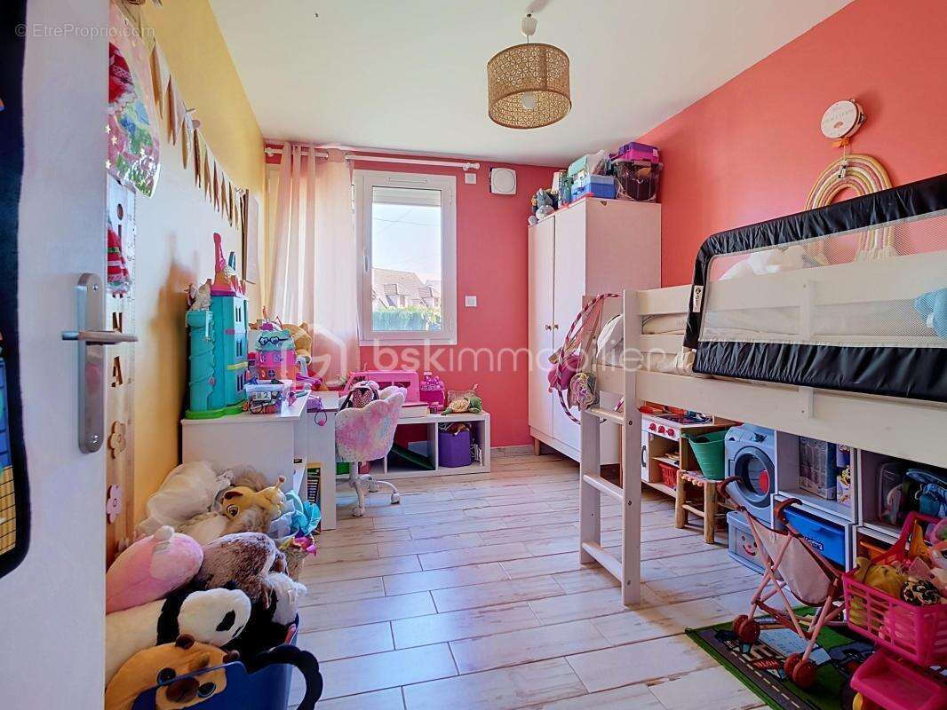 Plain pied sans aucun travaux a prévoir avec double garage et atelier - photo 9