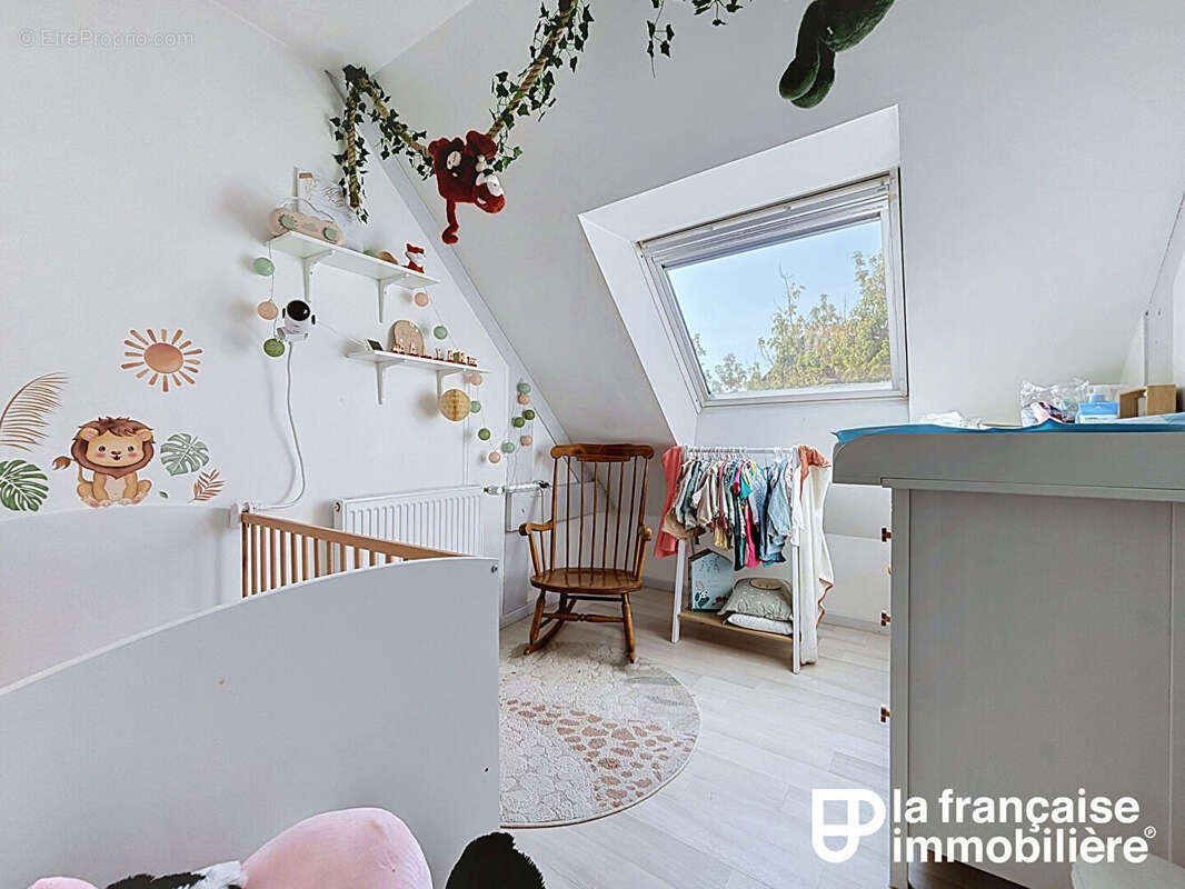 A VENDRE - CHAVAGNE - Maison indépendante 7 pièces - garage double - photo 8