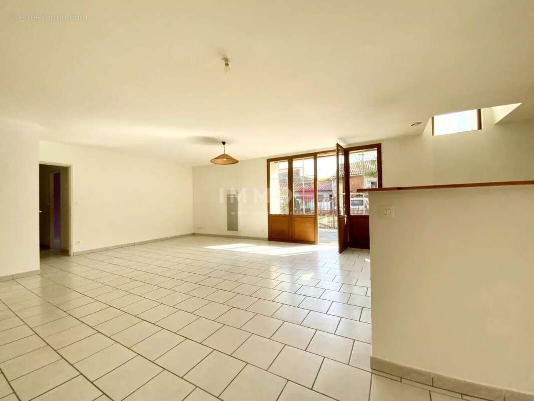 Maison à BEAUVAIS-SUR-MATHA