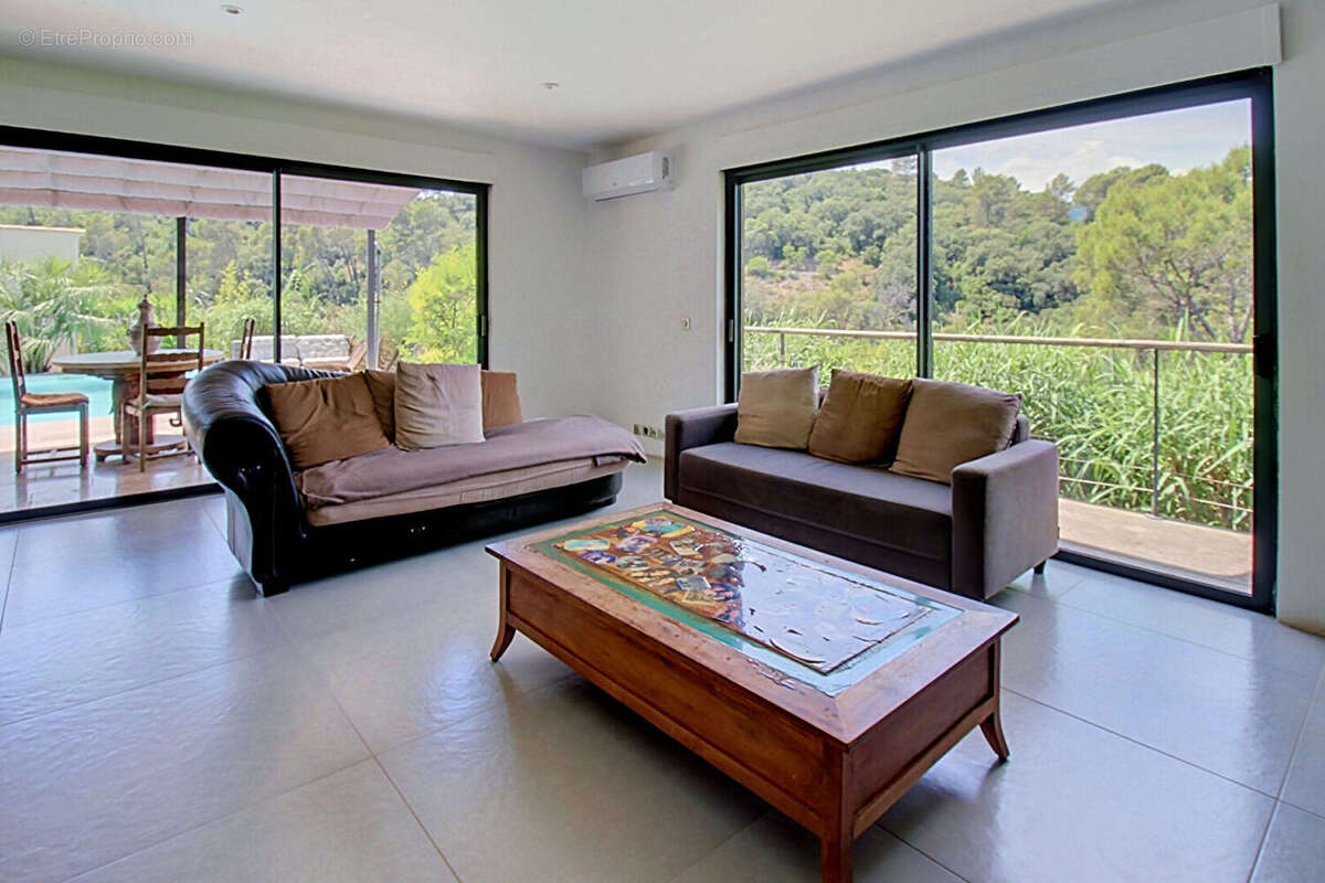 A vendre en exclusivité a vendre à vidauban - villa contemporaine avec vue panoramique, piscine et prestations  de qualité ! - photo 5