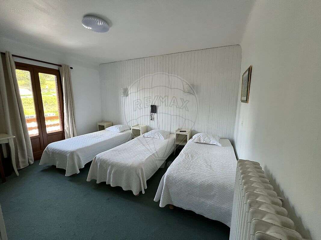 Commerce à L&#039;ESCARENE