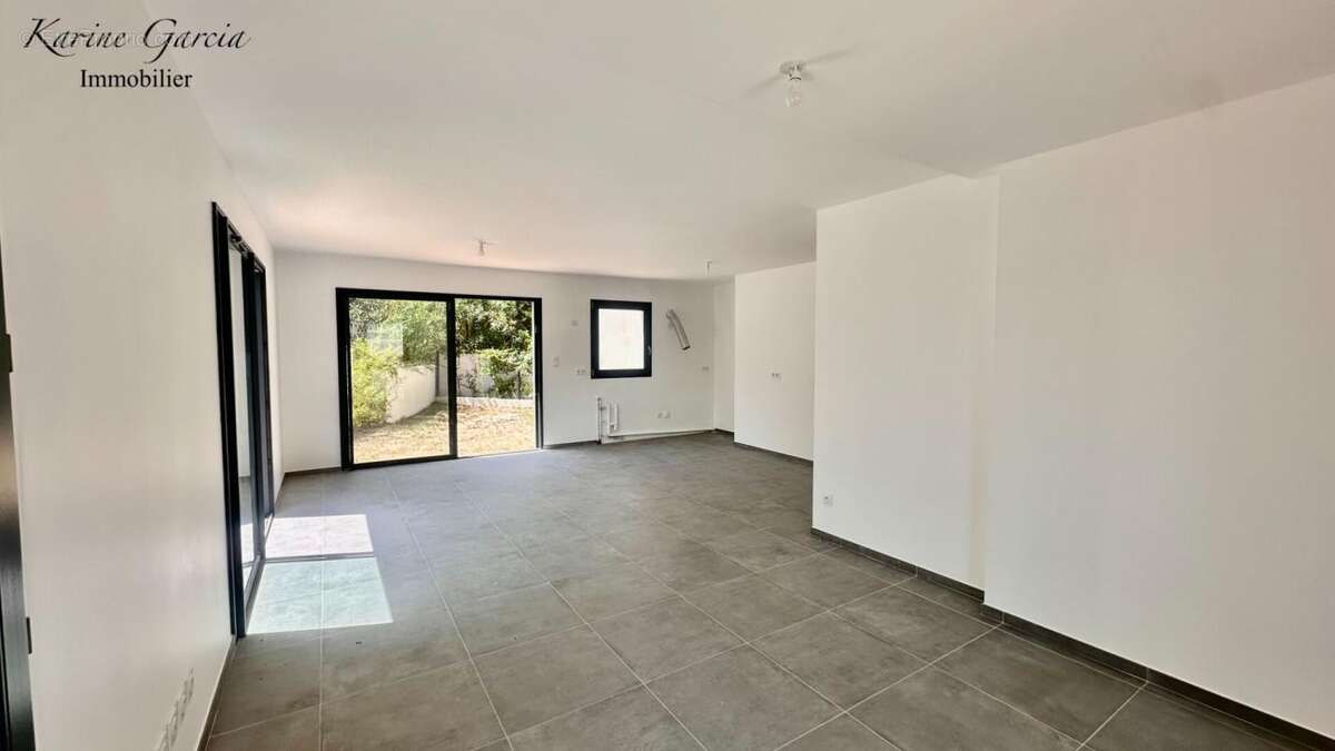Six fours les plages - construction recente - appartement de type 3 -  68 m2 - terrain 54 m² - parking en sous sol - photo 4