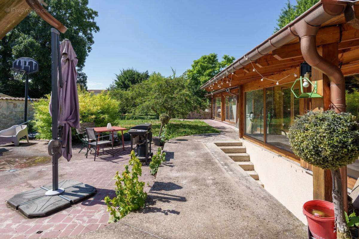 Maison de 10 pièces à Mirecourt - photo 2