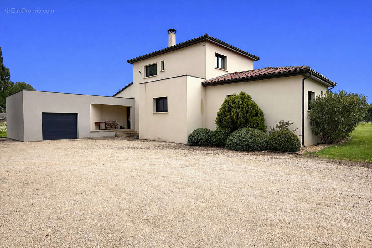 Maison à SAINTE-CECILE-LES-VIGNES