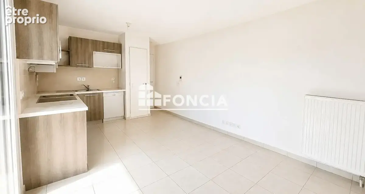 Studio en rez-de-jardin avec grand extérieur et garage - photo 2