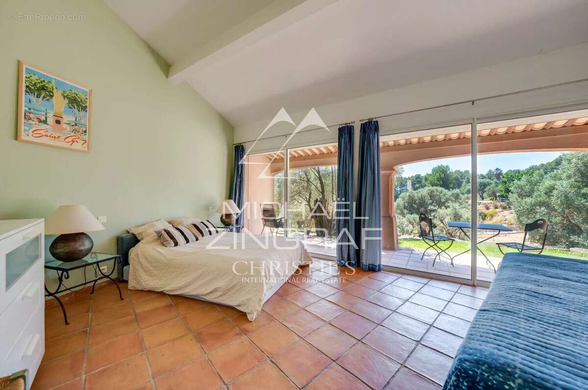 Exclusivité Propriété avec 3 villas, piscine et tennis - photo 19