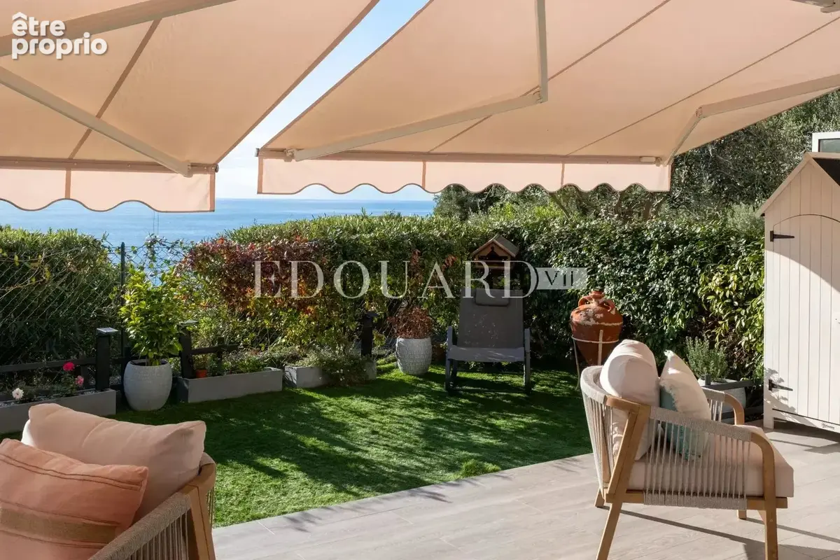 Magnifique trois pièces entièrement rénové avec terrasse, jardin et vue mer - photo 3