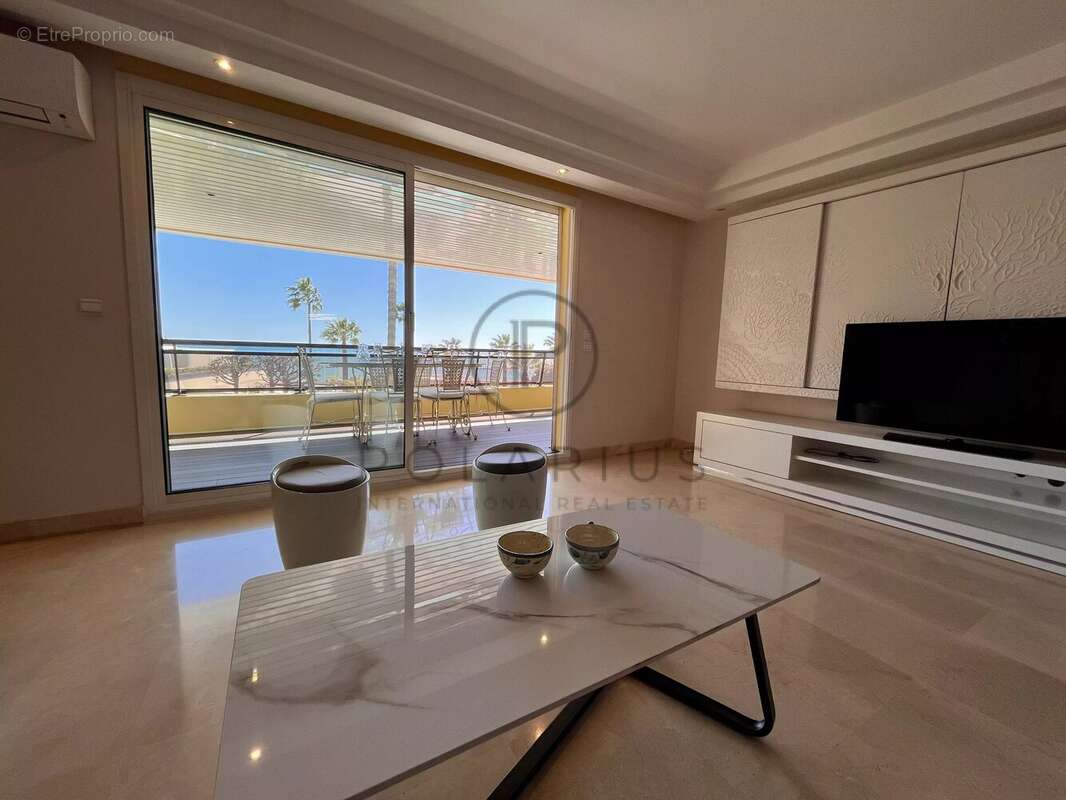 Appartement à SAINT-LAURENT-DU-VAR