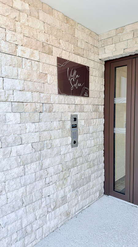 Appartement à VIC-LA-GARDIOLE