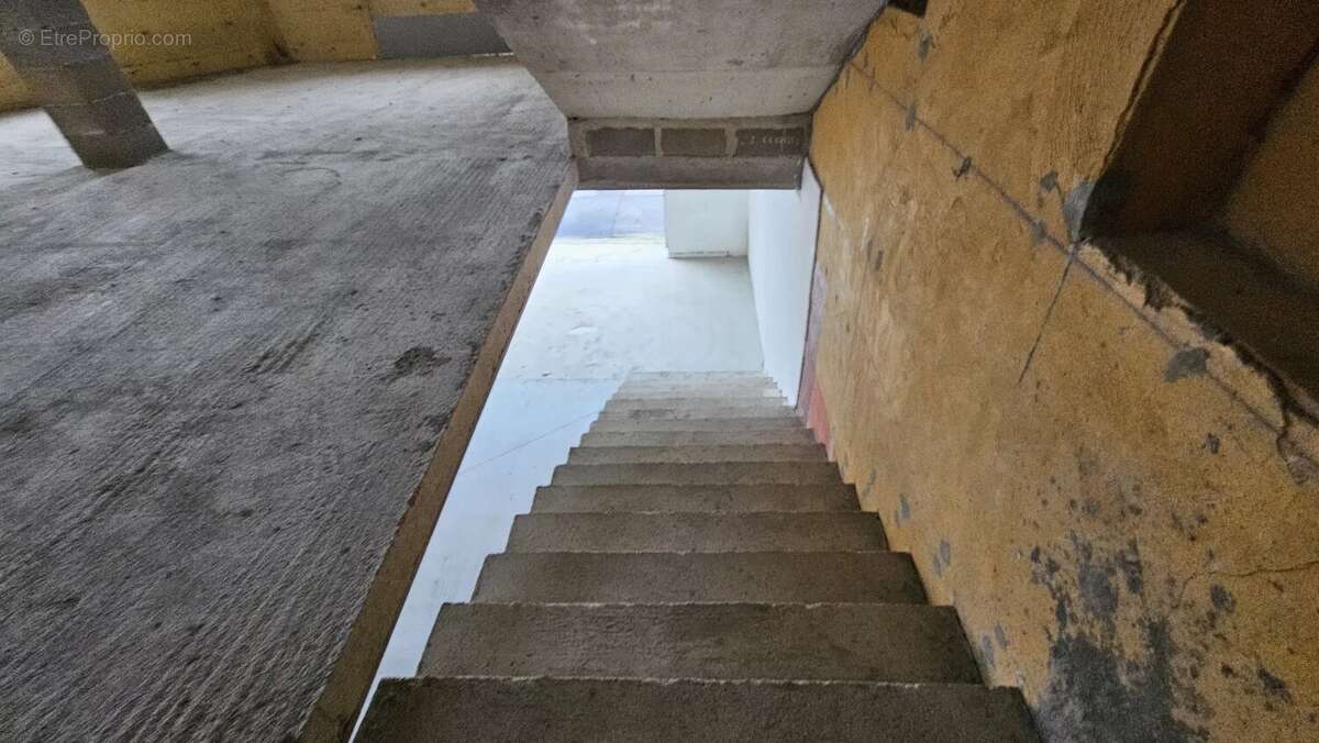 Commerce à LEZIGNAN-CORBIERES