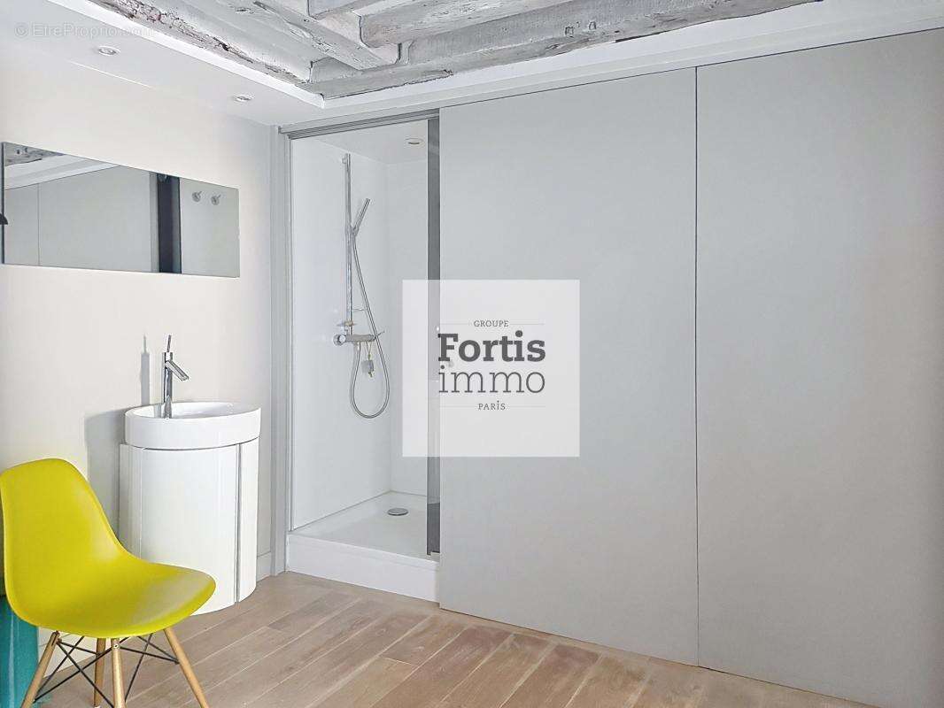 Appartement à PARIS-1E