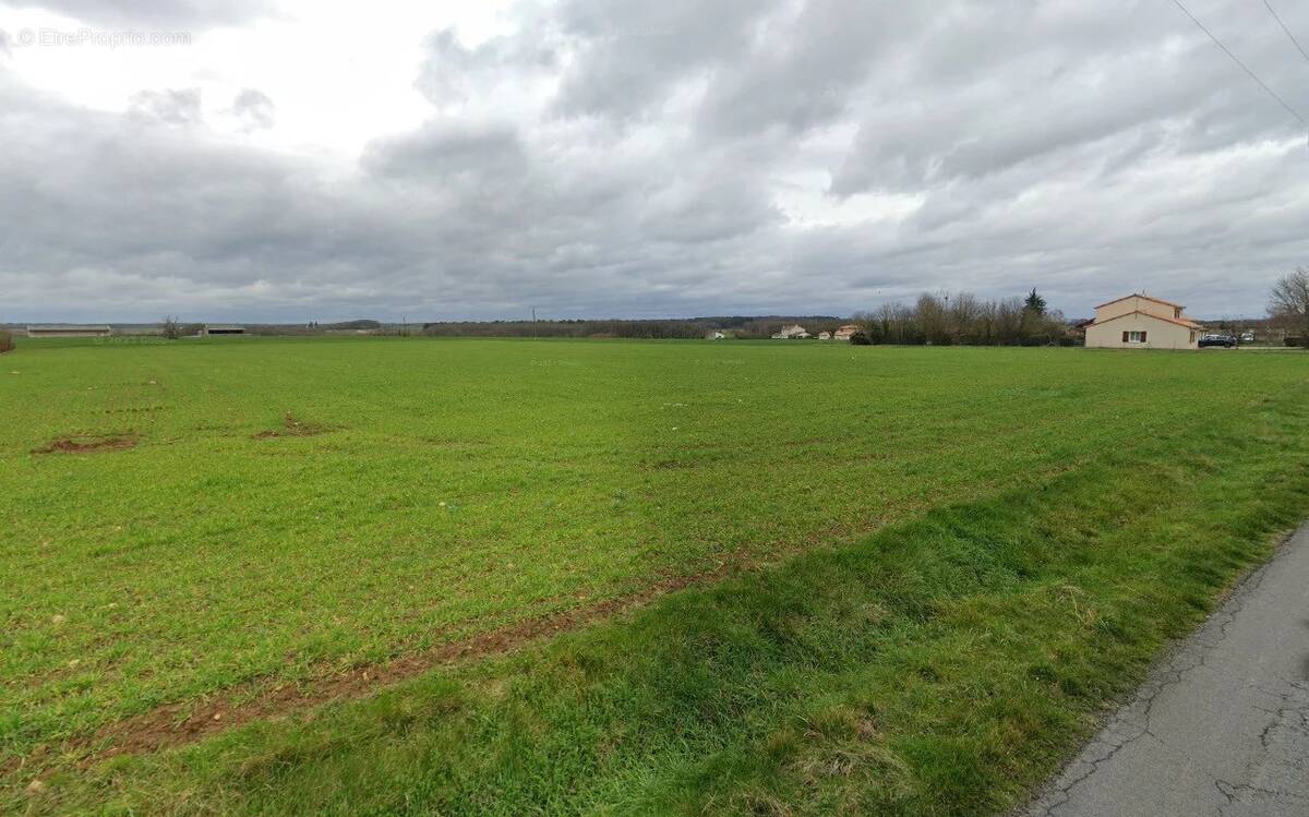 Terrain à LINIERS