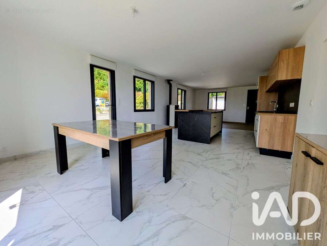 Maison 109 m² à Saint-Ellier-Du-Maine  - photo 4