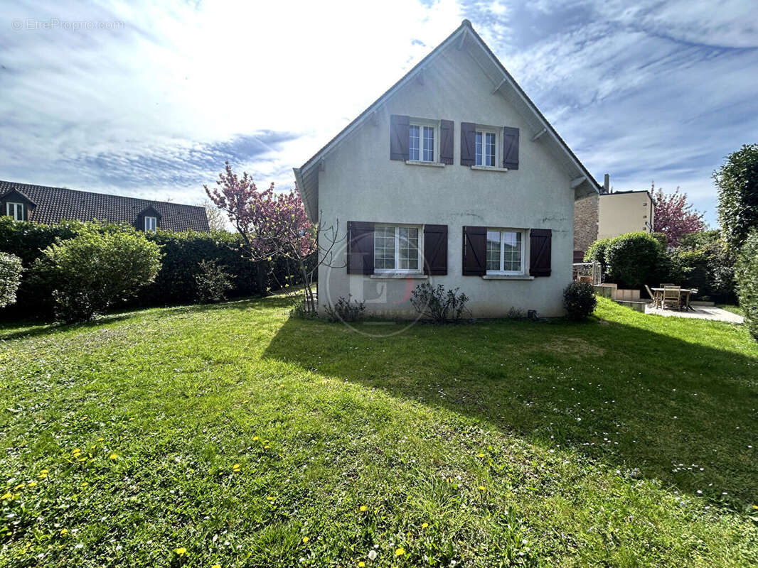 Maison à MAREIL-MARLY