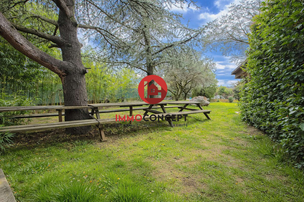 Maison à LAUDUN-L'ARDOISE