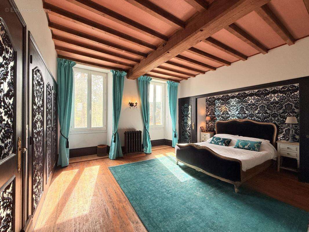 Maison à CHATEAUNEUF-SUR-CHARENTE