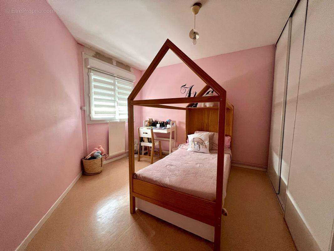  À découvrir sur Calais – Maison familiale de 114 m² à 190 000 €  - photo 8