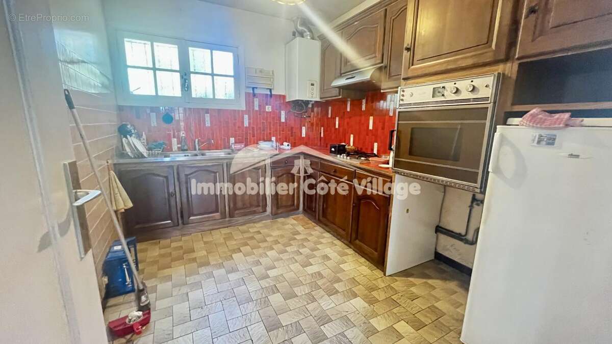Maison mitoyenne avec 2 appartements, une cave et un garage - photo 9