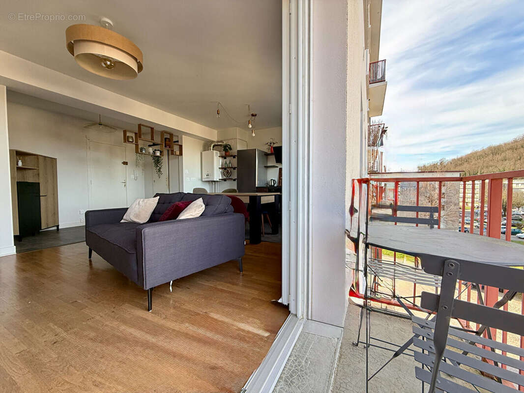 Appartement à MONTMOROT