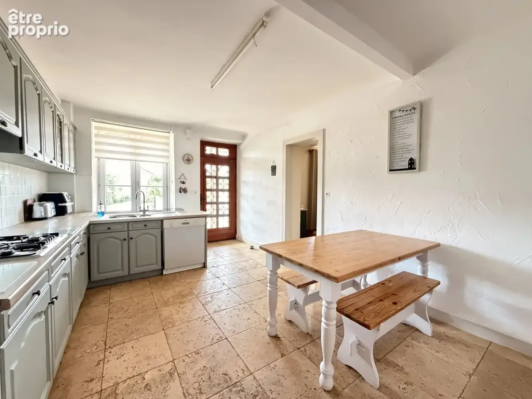 Propriété de caractère exceptionnelle avec gîte, vaste grange et nombreux bâtiments – proche de Civray - photo 3