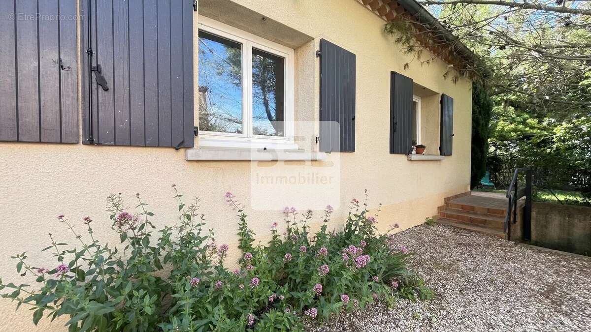 Maison à LAUDUN-L'ARDOISE