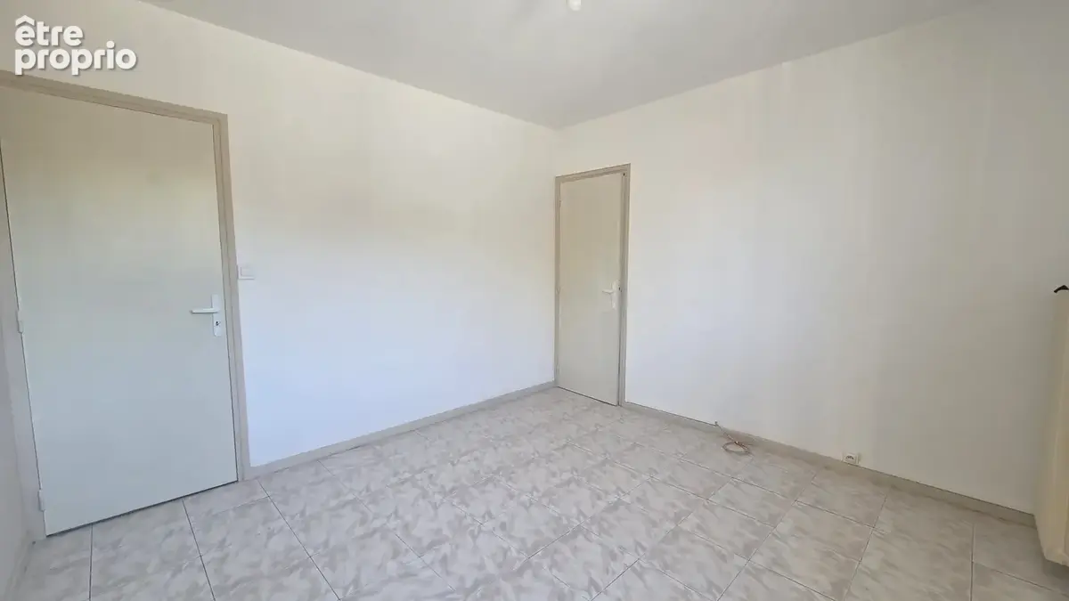 A vendre - beziers - quartier injalbert - appartement rdc t4 de 85 m2 avec loggia et cave - photo 8