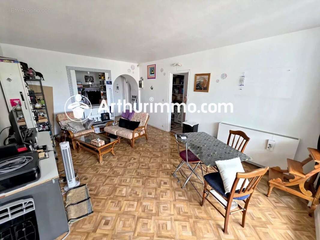 Appartement à SAVIGNY-LE-TEMPLE