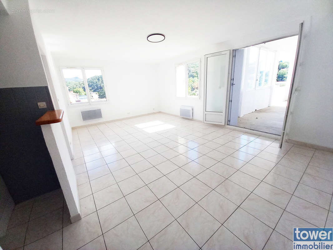 Appartement à LAMALOU-LES-BAINS