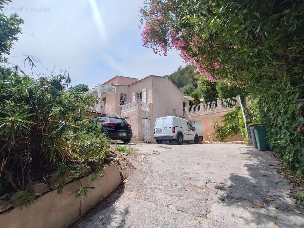 Maison à LA GAUDE