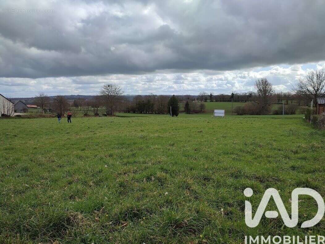 Terrain 954 m² à Les Loges-Marchis  - photo 3