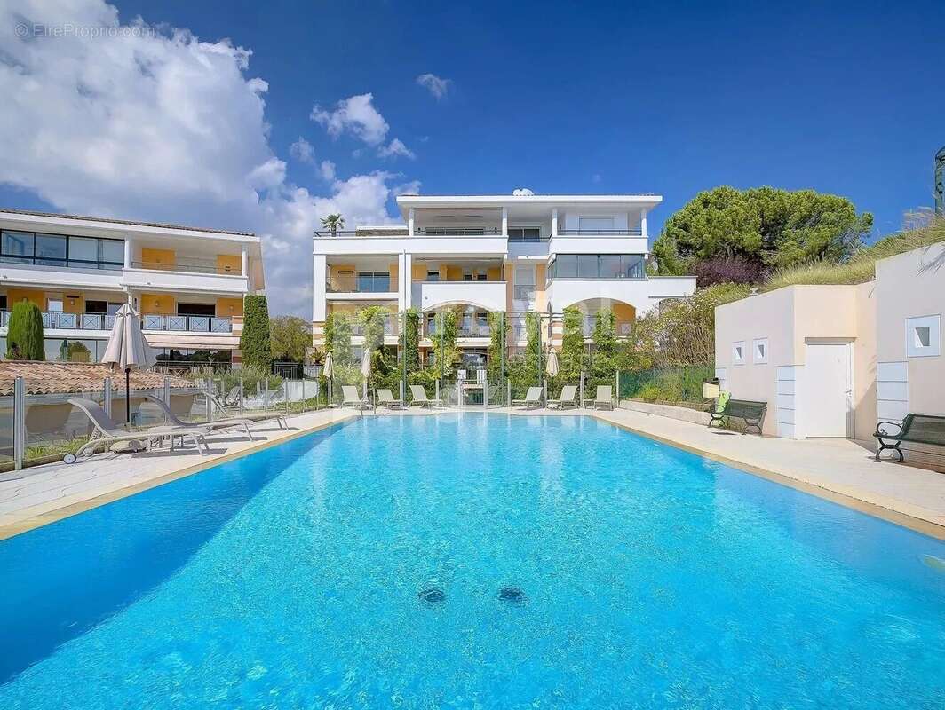 Appartement à MOUGINS