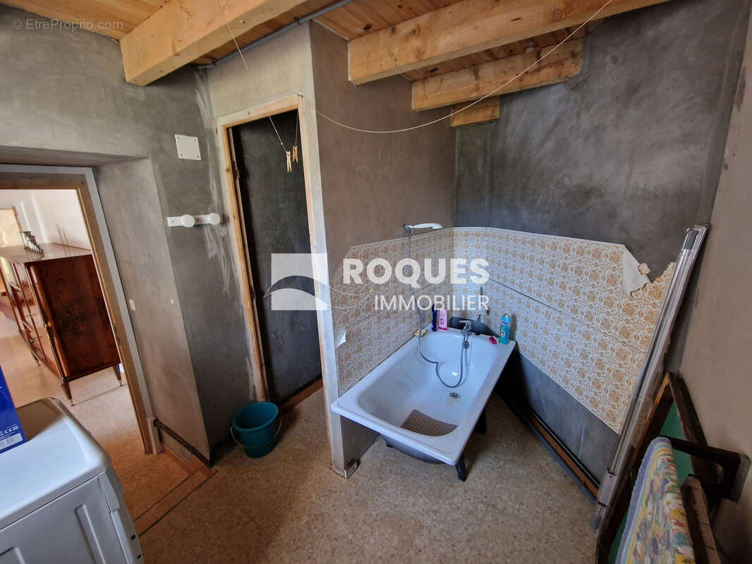 Sur la commune de Castanet-le-Haut, à vendre charmante maison de village 4 pièces d'environ 75 m2 avec garage - photo 20