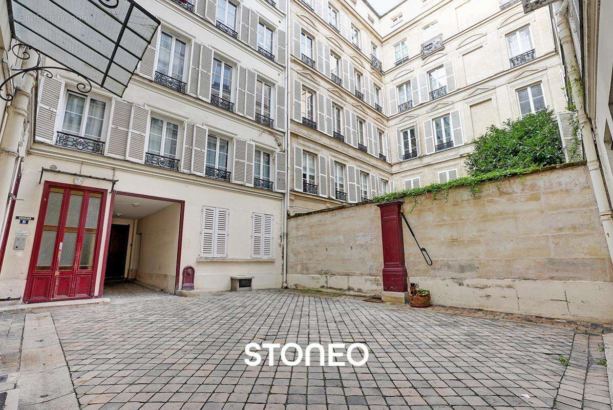 Appartement à PARIS-8E