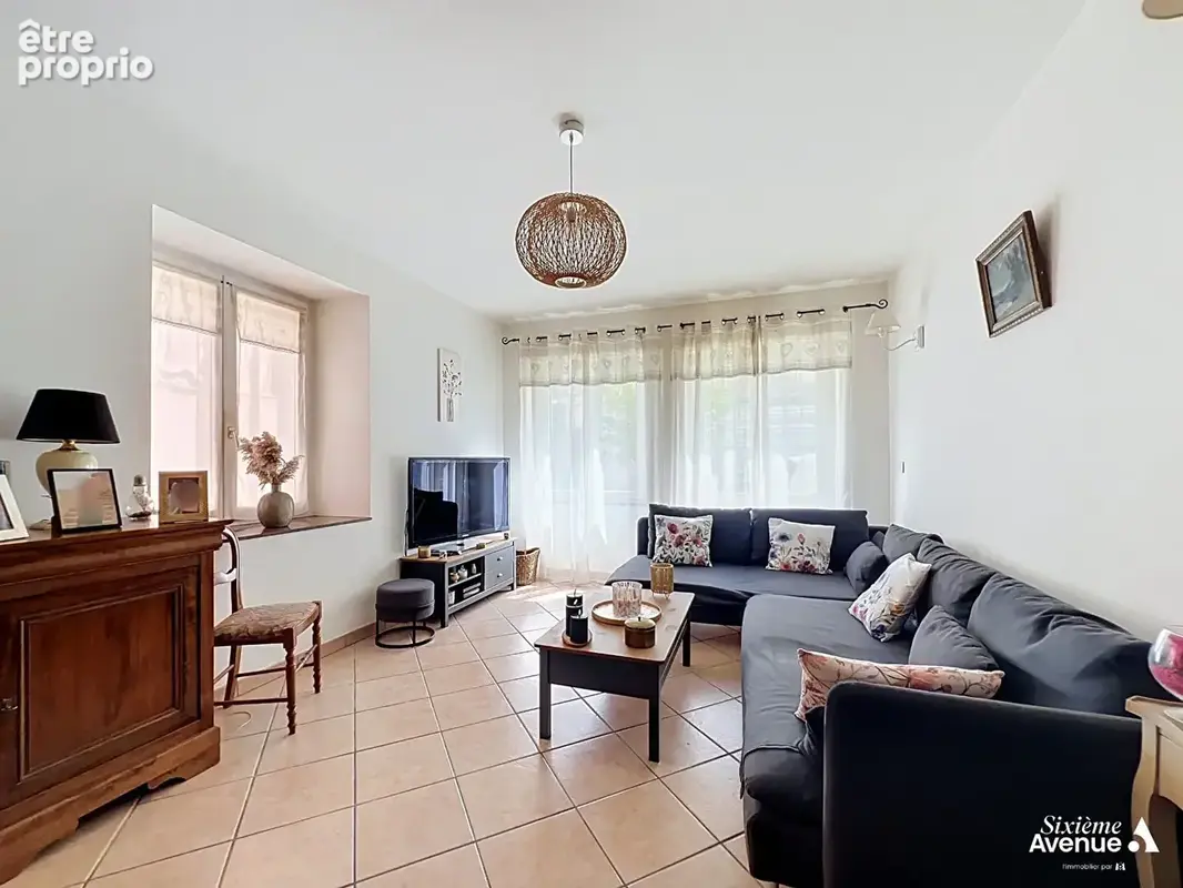 Maison de Village à Saint-Symphorien d'Ozon, 5 pièces, 3 chambres 119 m2. - photo 4