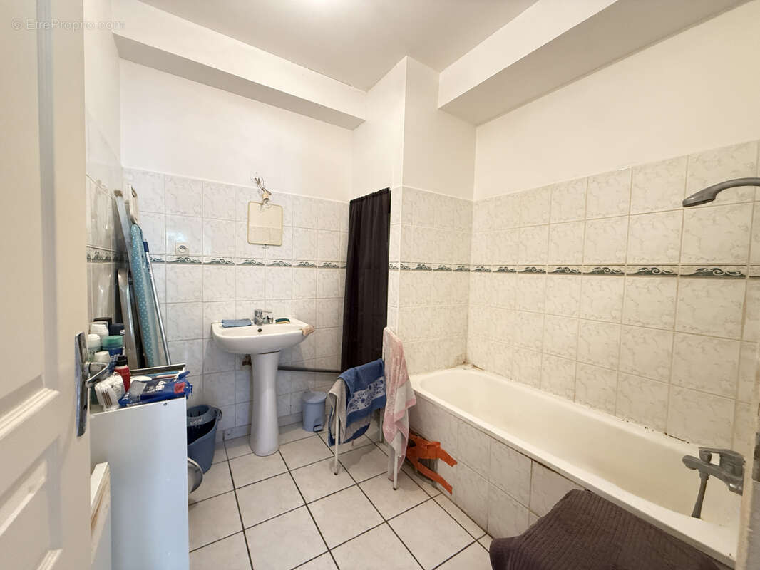 Immeuble comprenant trois logements. - photo 17