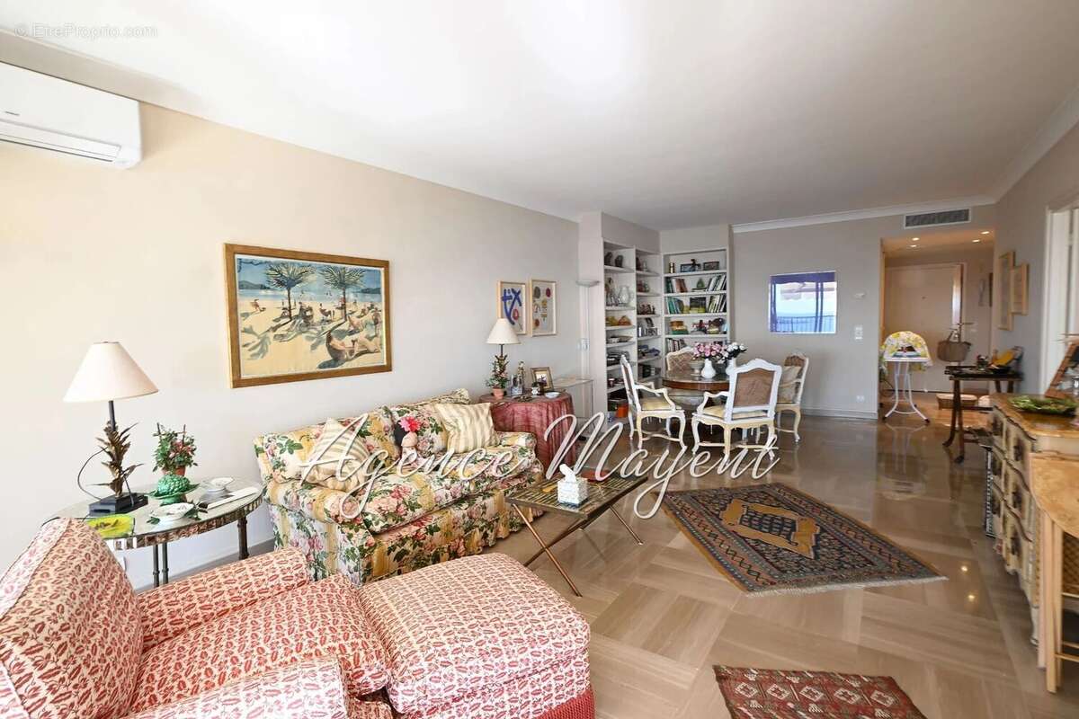 Appartement à VALLAURIS