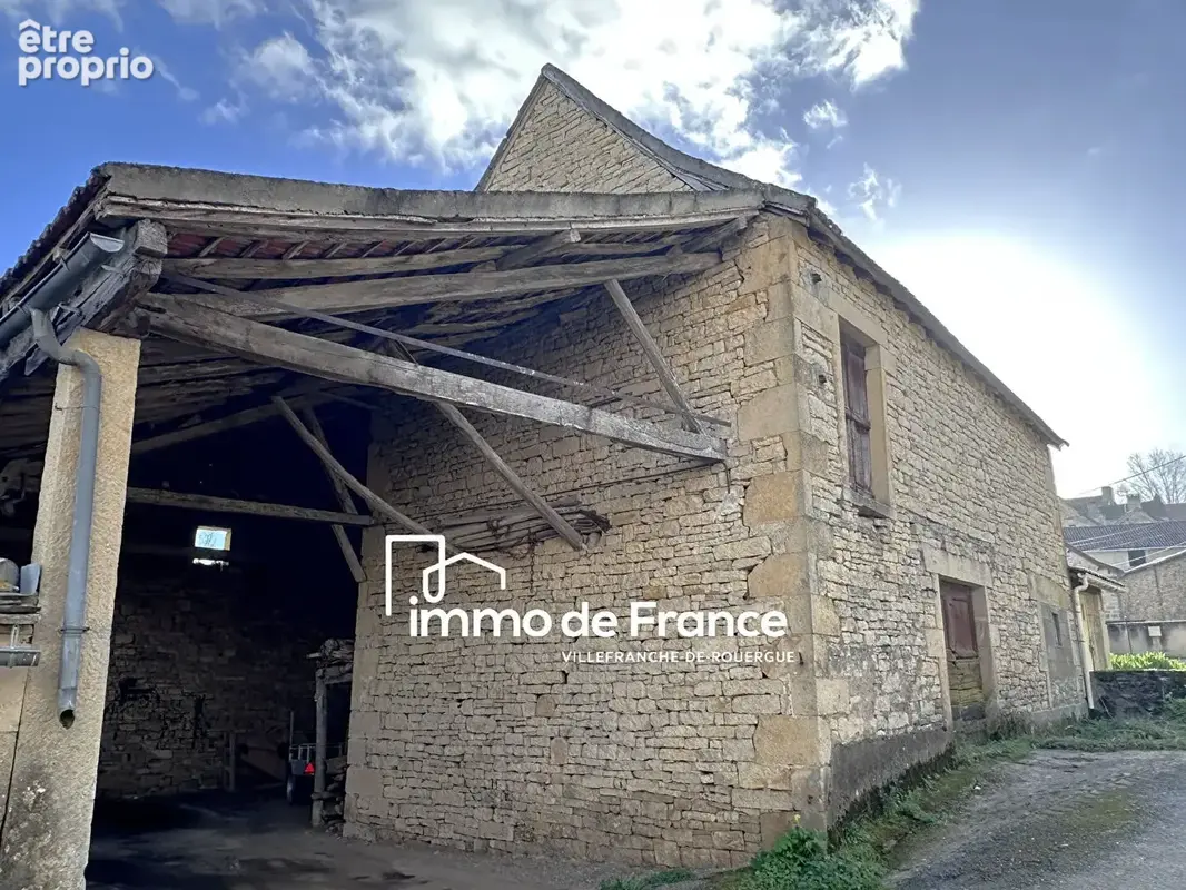 Grange à aménager avec hangar et jardinet - photo 3