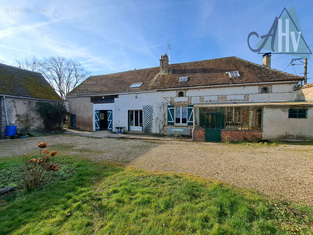 Maison à PONT-SUR-YONNE