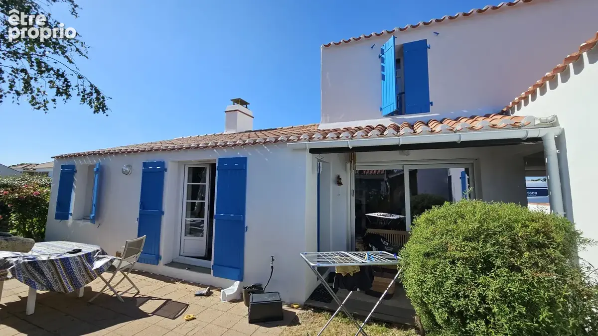 Maison familiale en très bon état en plein centre de l'Epine et à 500 mètres de la plage Saint-Jean. - photo 2
