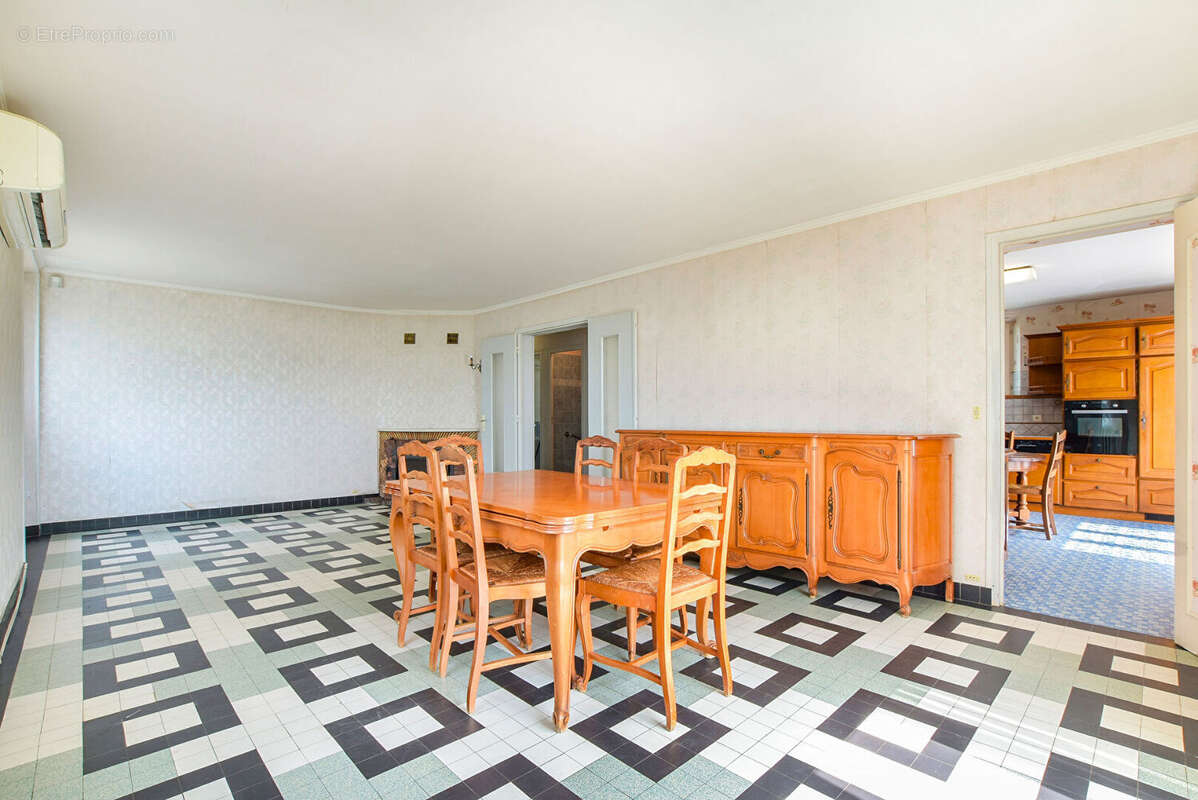 Maison à GUIGNES