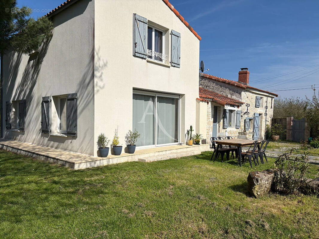 Maison à NALLIERS