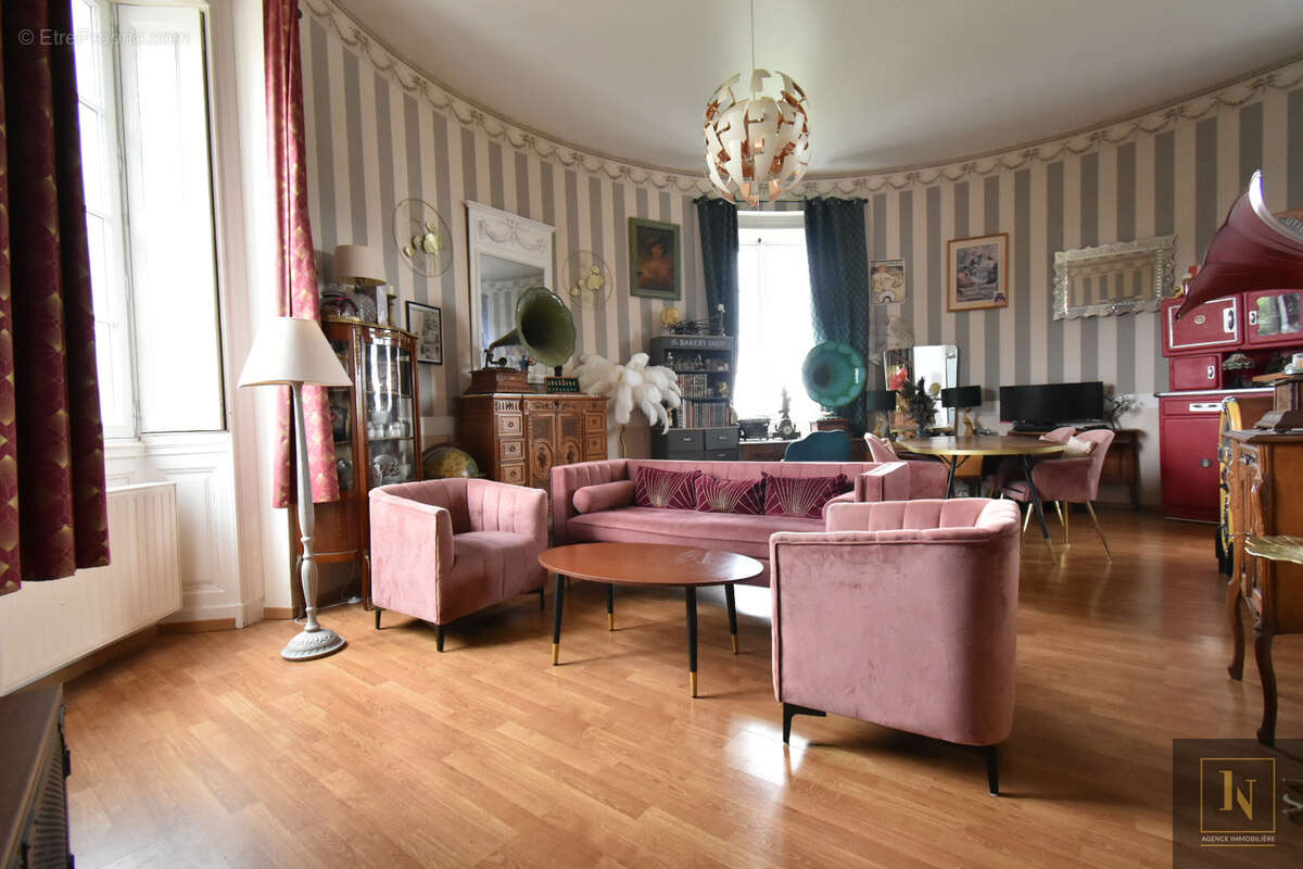 Appartement à LA VARENNE