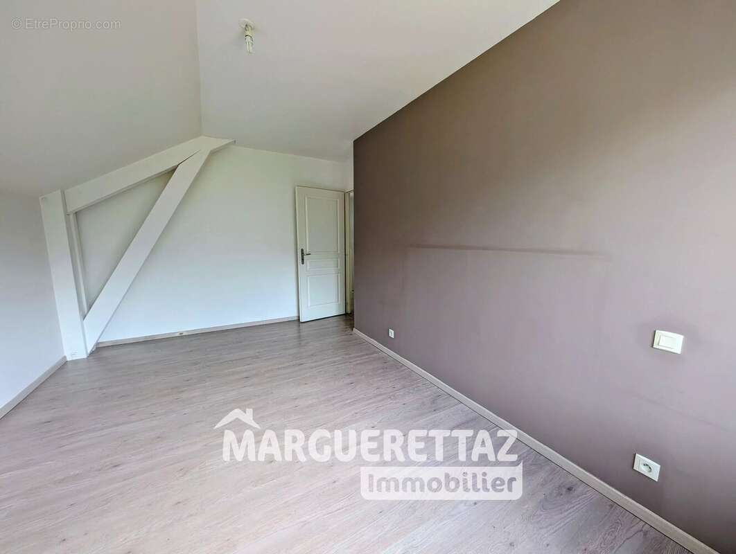Maison à MARIGNIER