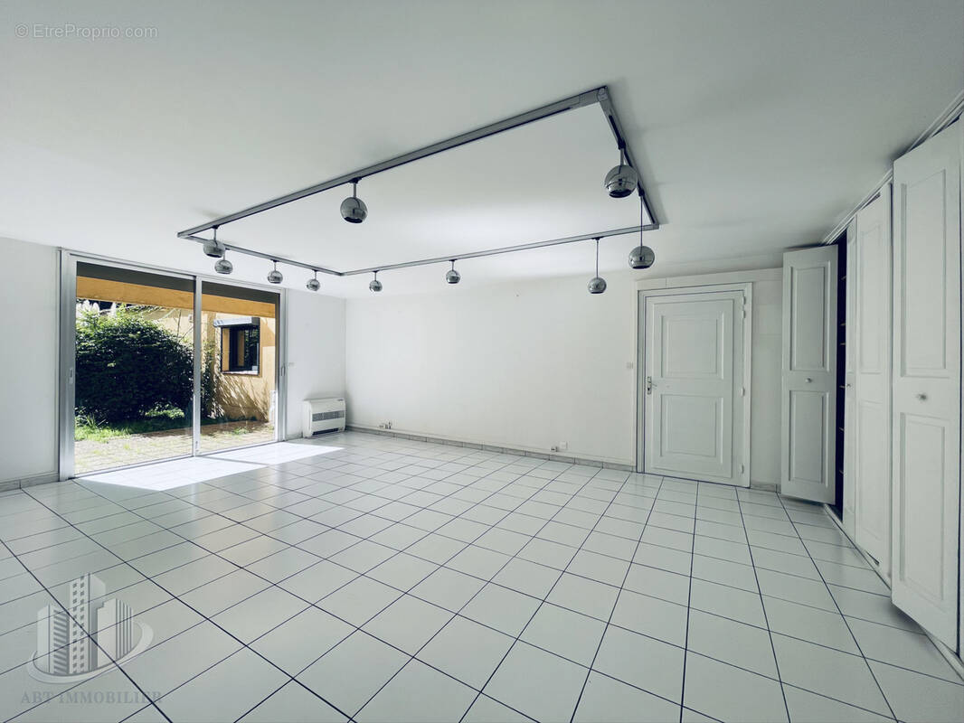 Bureaux à vendre Fréjus - Commerce à FREJUS