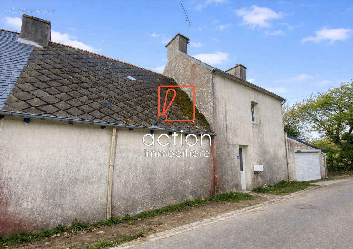 Maison à LA ROCHE-DERRIEN