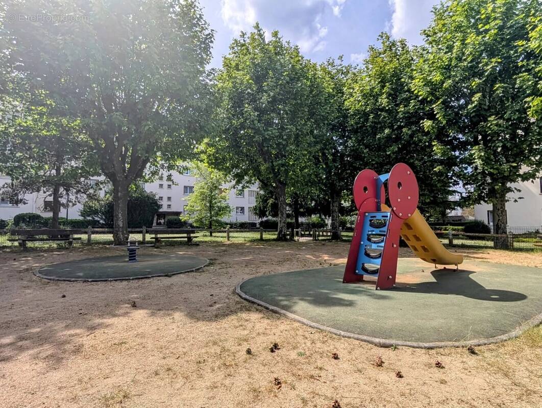 Appartement à LES CLAYES-SOUS-BOIS