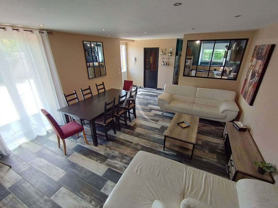 Maison à PUY-L&#039;EVEQUE